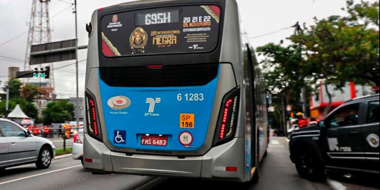 Dois homens são presos por ataques a ônibus na capital paulista Dois homens são presos por ataques a ônibus na capital paulista